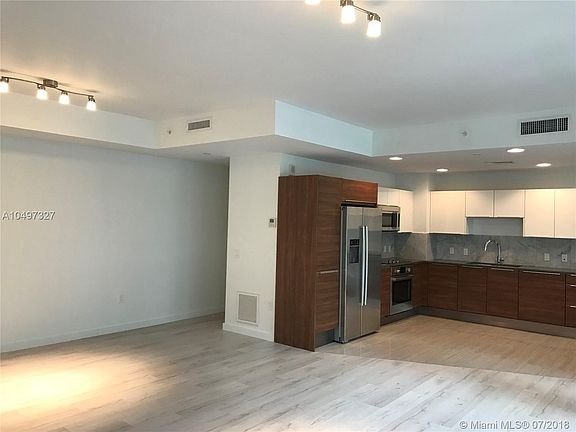 2nd image of 601 NE 27th St Ph 1