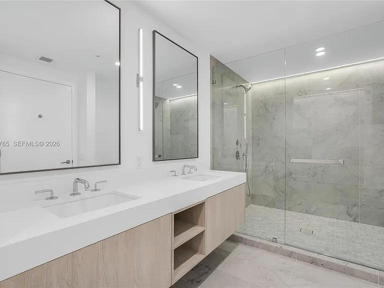 9221 E Bay Harbor Dr #511/512 — Photo 23