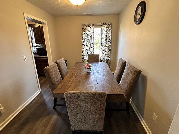 5th image of 3510 Countrydale Dr