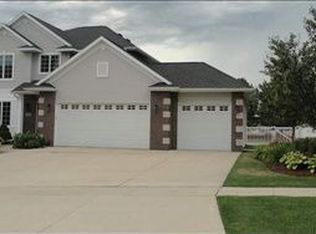 2710 Glen Oaks Dr, Cedar Falls, IA 50613