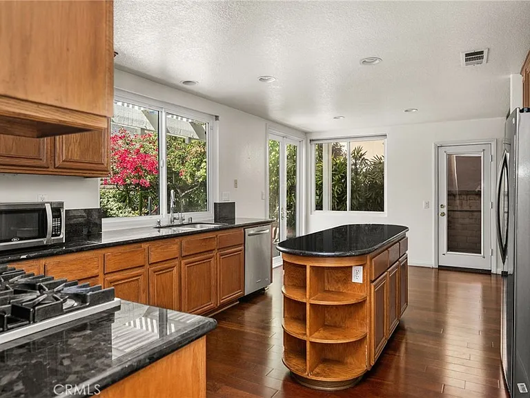 4867 Tremezzo Dr — Photo 10