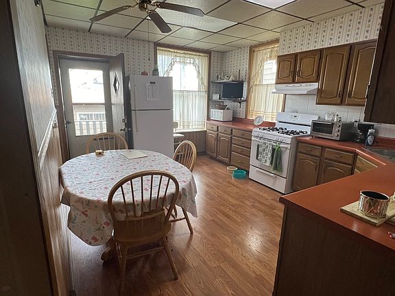 2nd image of 4020 W Cornelia Ave