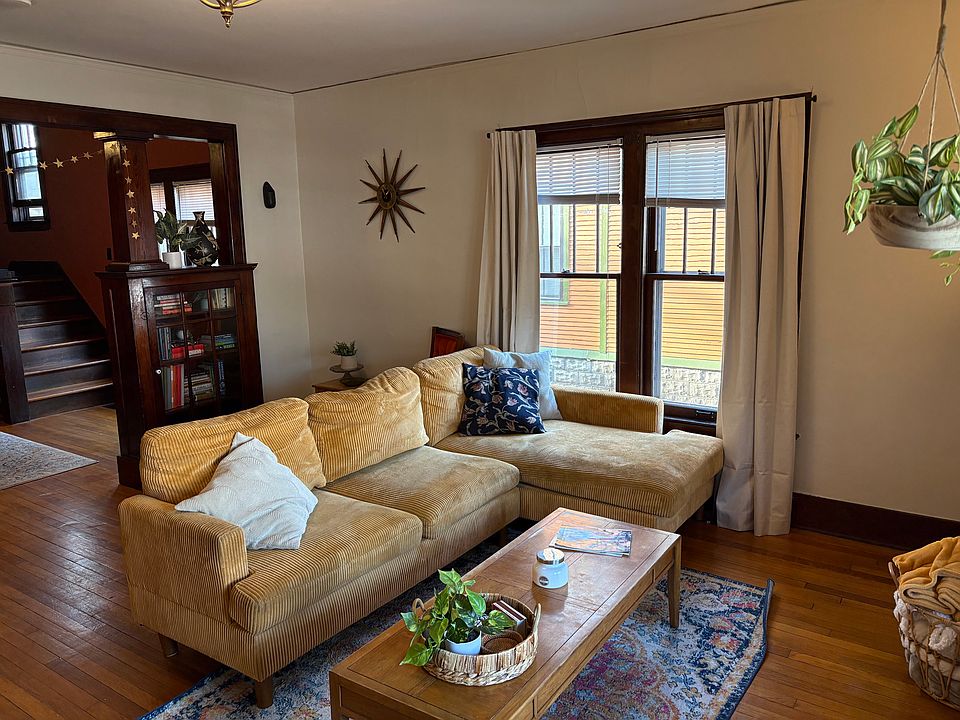 1st image of 23 Dennis Ave SE