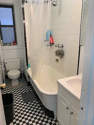 Rented by M.Grossman R.E. Management | media 18