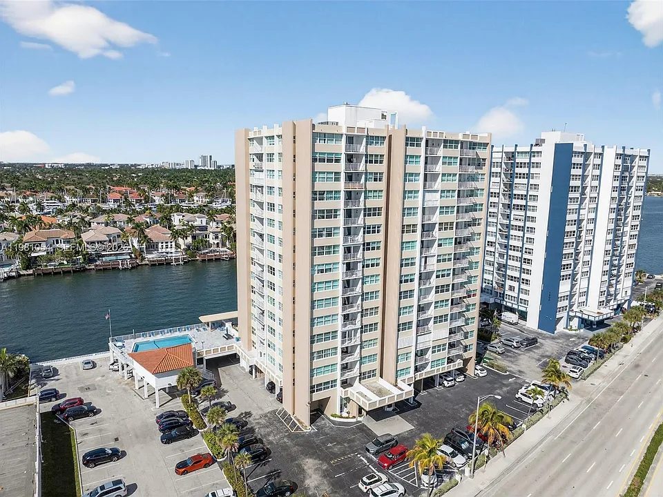 1410 S Ocean Dr #402