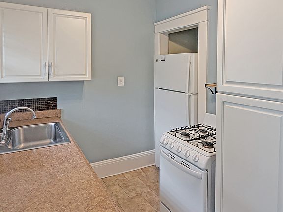 4th image of 104 S Peninsula Ave #4