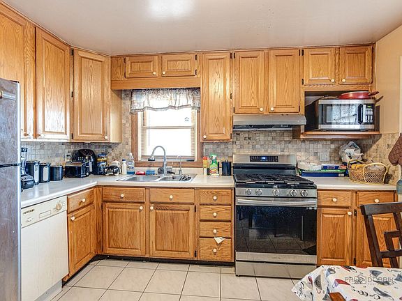 5th image of 2210 W Crescent Ave