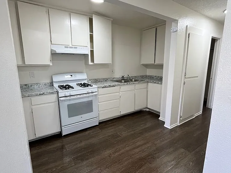 5910 Warren St — Photo 11