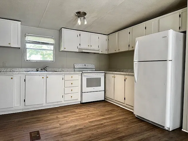 1338 Beechnut Drive - 1 — Photo 3