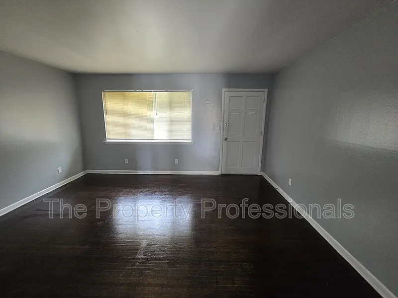 2 bed, 1.0 bath, $850 — Photo 2