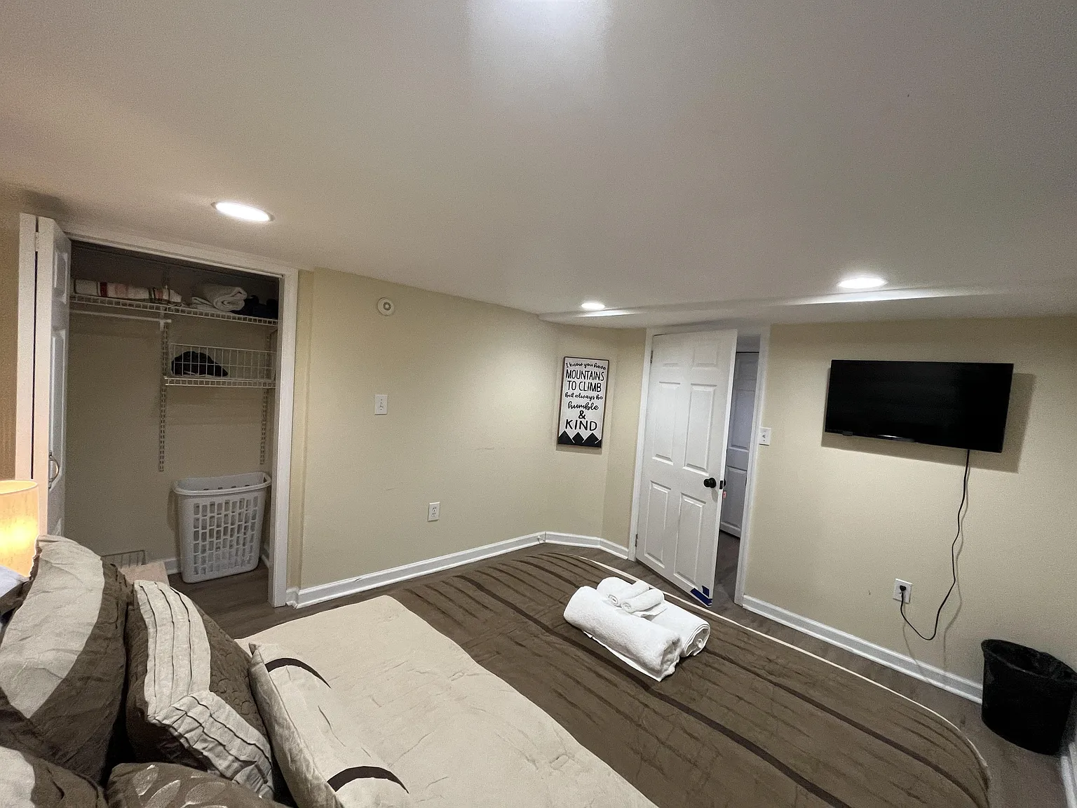 4 bed, 5.0 bath, 3000 sqft, $1,200 — Photo 2