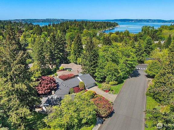 3rd image of 2709 86th Avenue NE