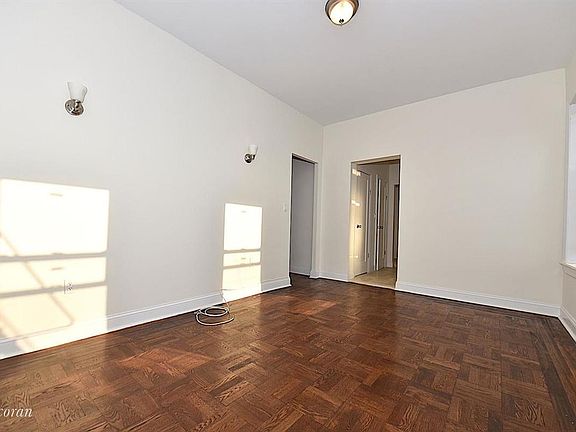 3rd image of 3420 32nd St APT 4E