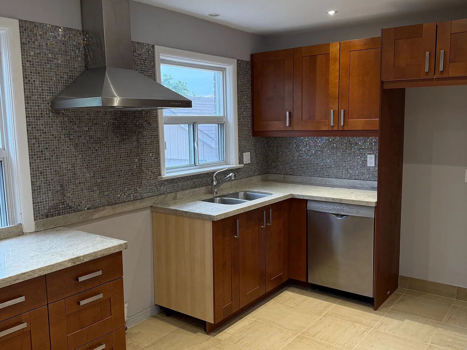 4 bed, $3,300 — Photo 3