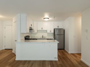 Deer Park Apartments - 95 Professional Center Pkwy, San Rafael, CA 94903