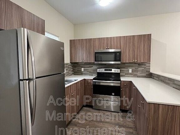 5th image of 3905 Hawthorne Ave #4