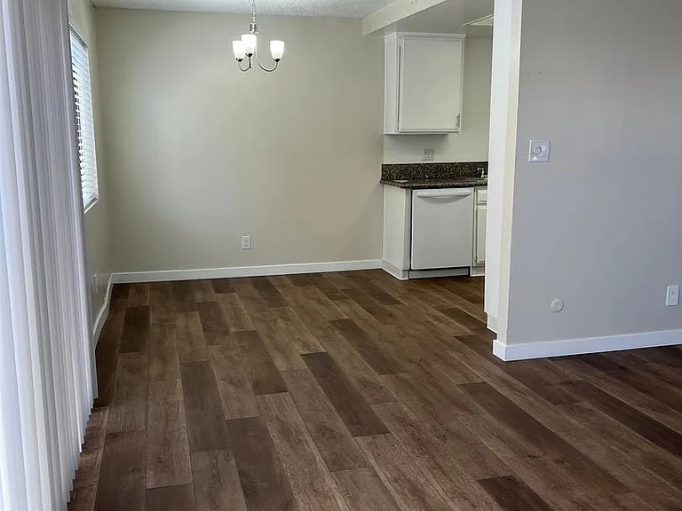 2810 E South St — Photo 9