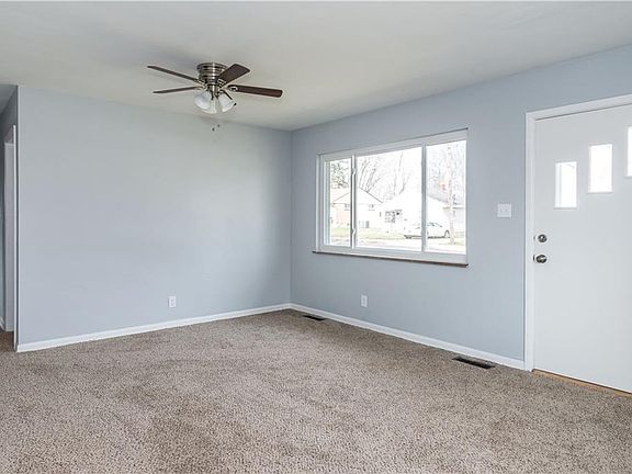 5th image of 4528 Varney Ave