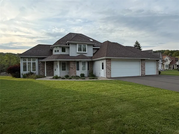 2621 Daren Dr, Endicott, NY 13760