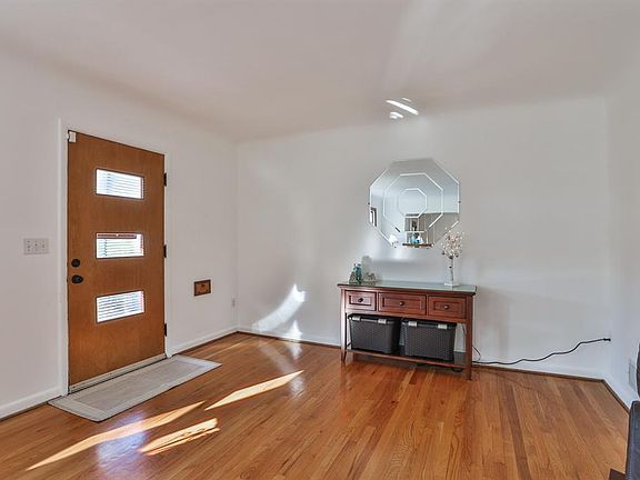 4th image of 6044 Winnetka Dr