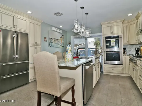 4 Beaumont Court, Toms River, NJ 08757