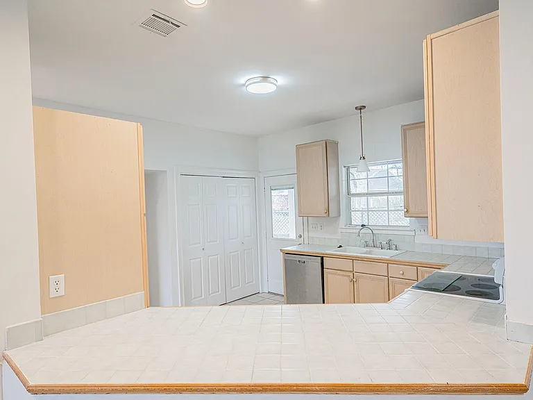 204 Student Dr — Photo 10