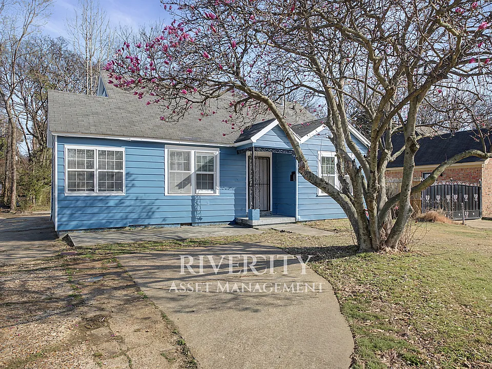 1052 National St
