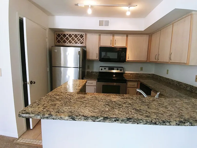 7330 Westpointe Blvd #431 — Photo 8
