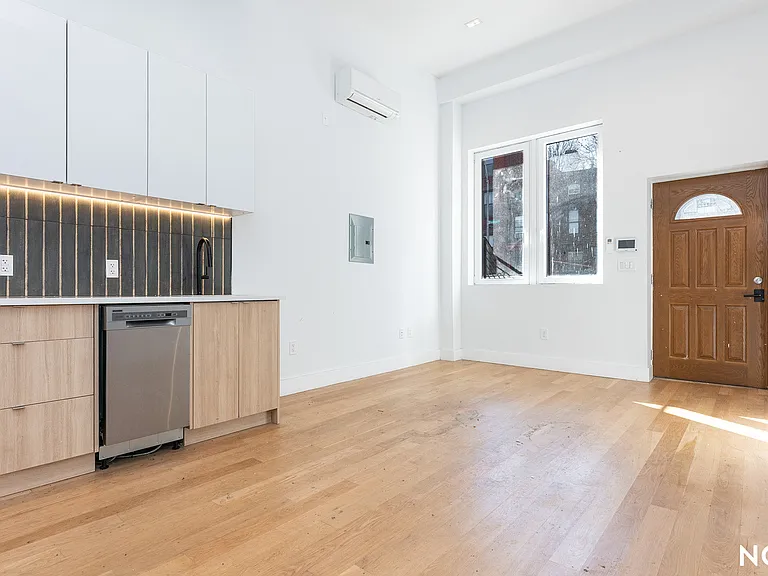 987 Bedford Ave #1F — Photo 4