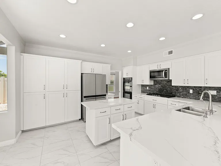 1068 Pacific Hill St — Photo 23