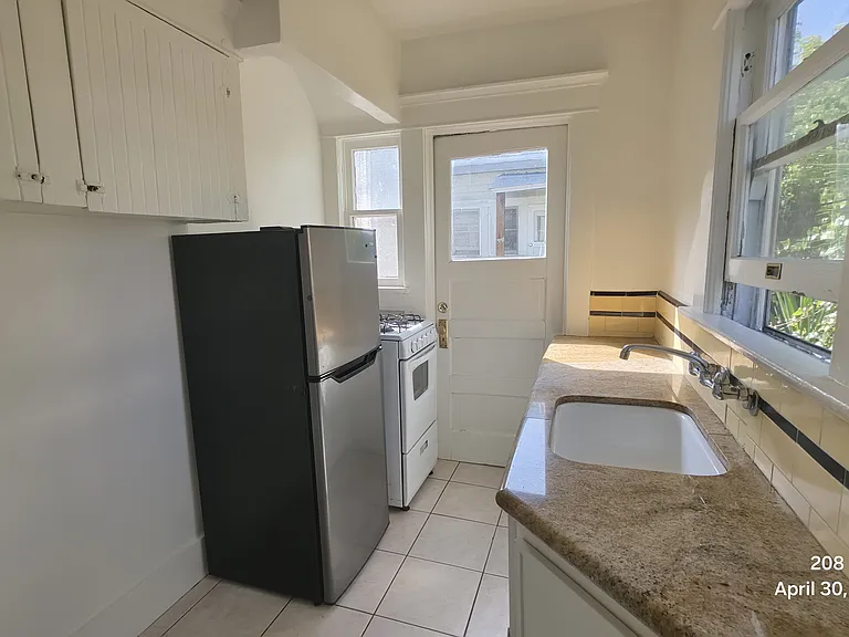 208 San Juan Ave #4 — Photo 6