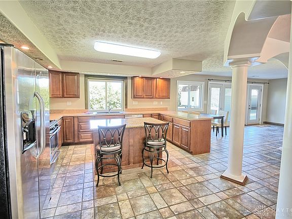 3rd image of 122 Cherry Hill Dr