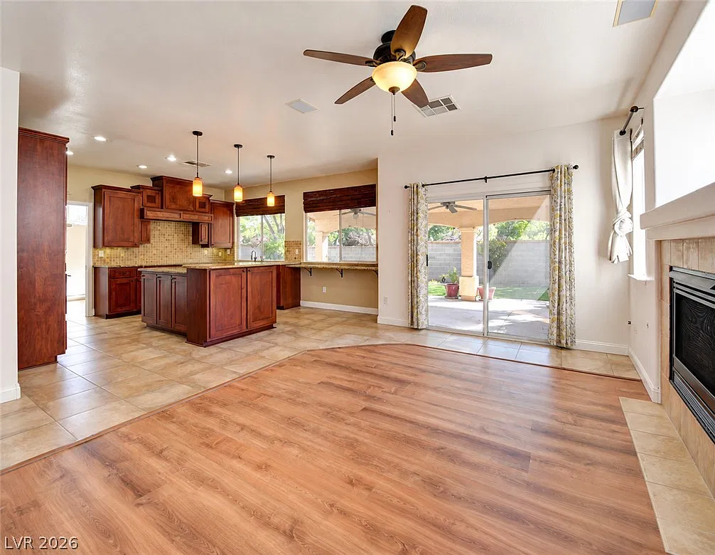 4 bed, 4.5 bath, 3010 sqft, $3,595 — Photo 3