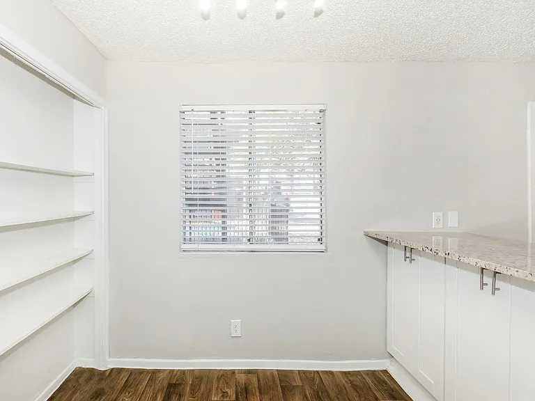 Lamar Place Apartments — Photo 21