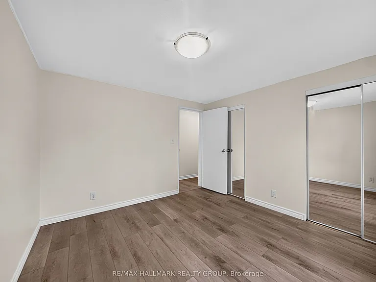 295 Amiens St — Photo 23