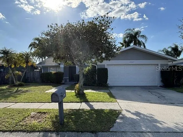 1927 Cheney Ct — Photo 1