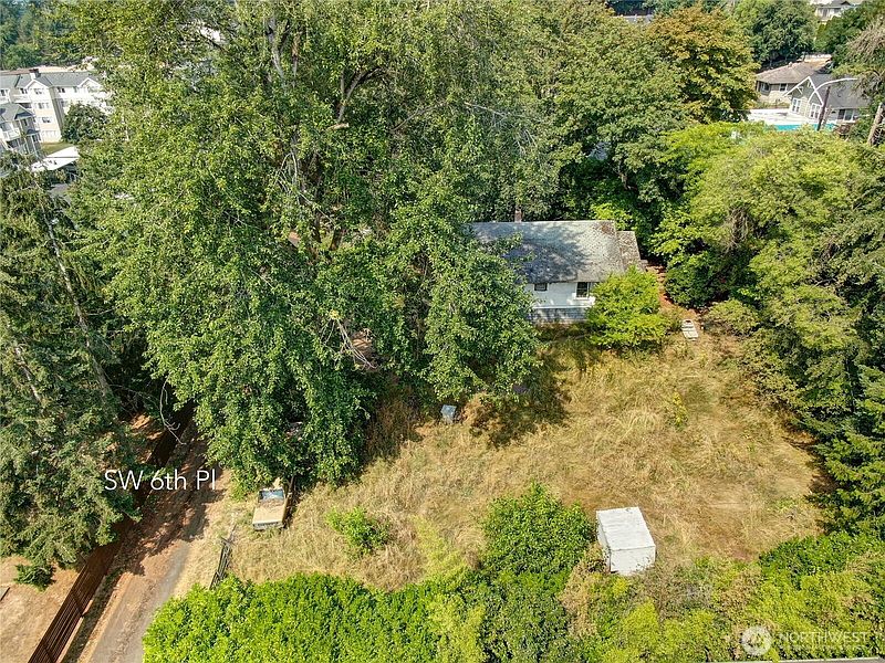 3rd image of 701 SW Sunset BLVD