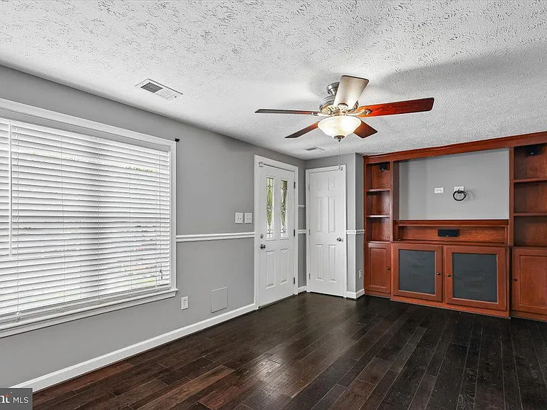 1594 Lodge Pole Ct — Photo 2