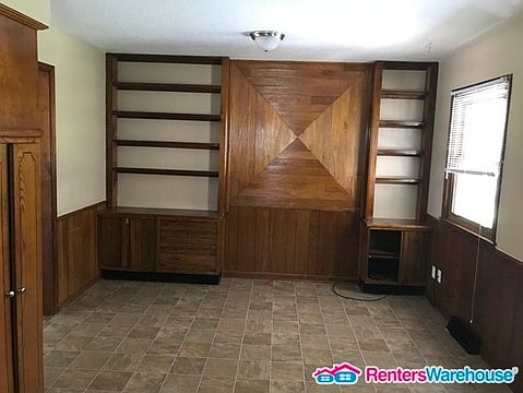 5th image of 9222 Farley Ave