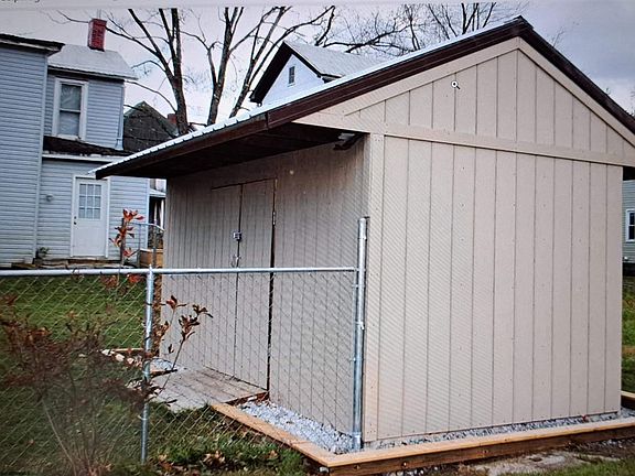 2nd image of 218 Brown Ave