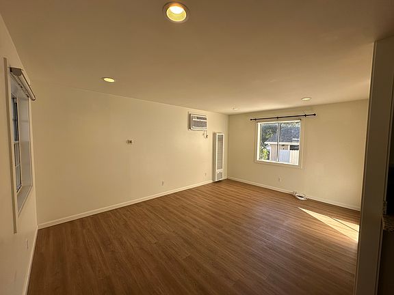 5th image of 3426 Montrose Ave APT A
