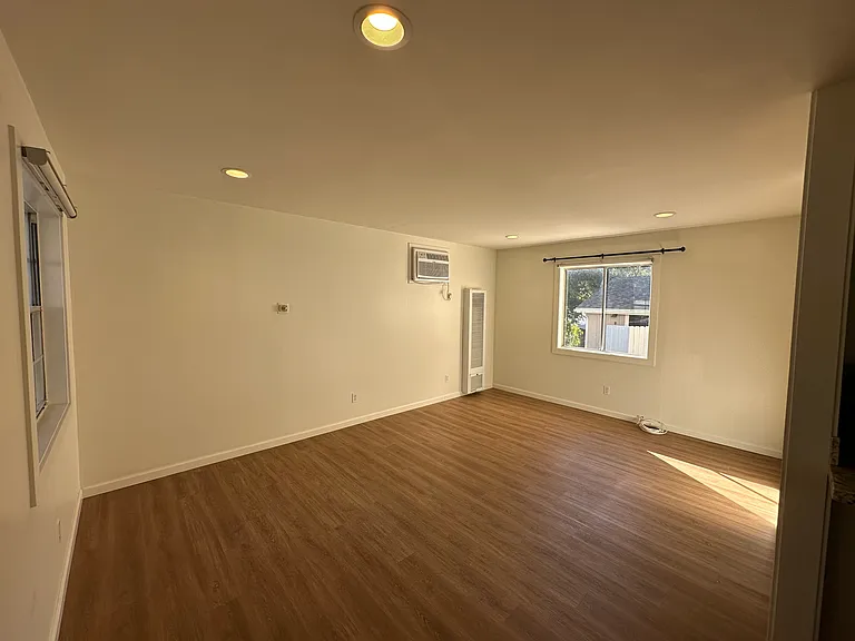 3426 Montrose Ave #A — Photo 5