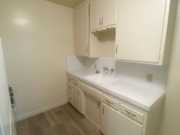 3rd image of 1037 Emerald St #1077-A