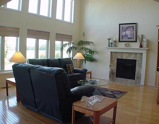 5th image of 402 Sydney Dr