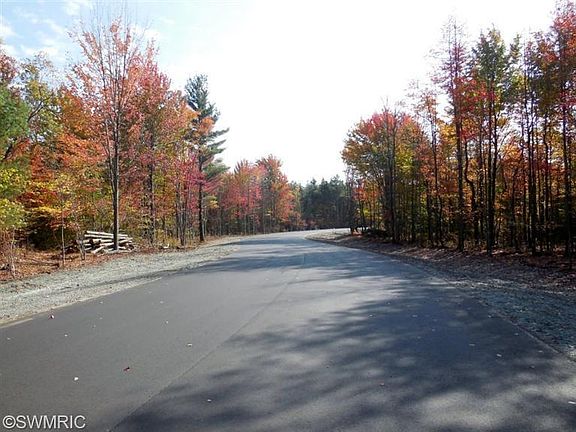 5th image of 2 Arbor Trl