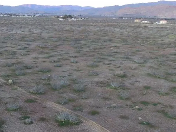 11425 Central Rd #14, Apple Valley, CA 92308