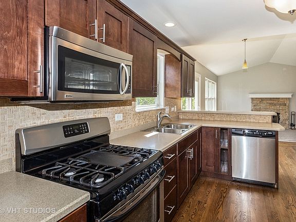 4th image of 1806 Chapman Dr