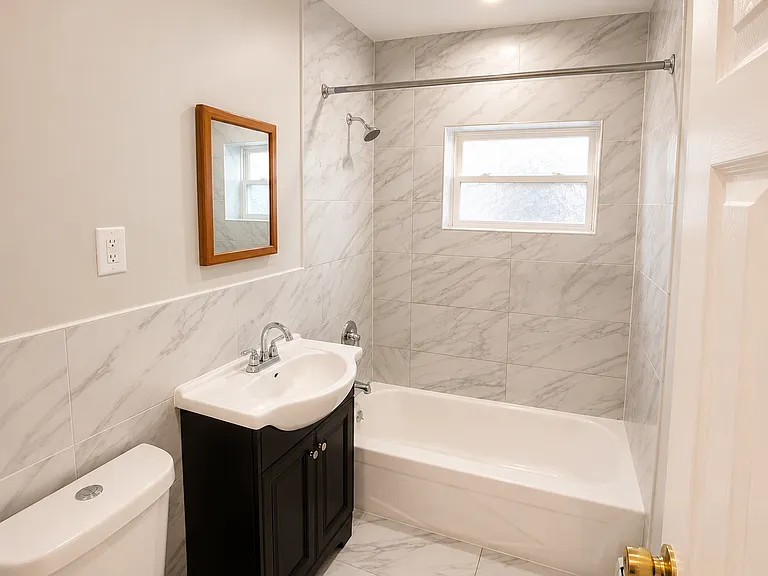 111-112 Lincoln Ave #1A — Photo 2
