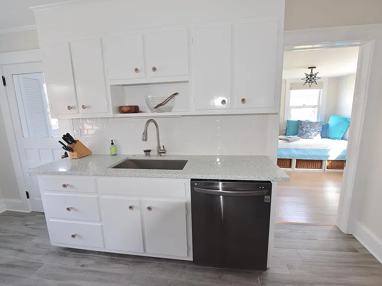 557 Lake Ave — Photo 18