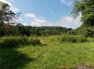 2048 Spooky Hollow Rd, Lower Burrell, PA 15068